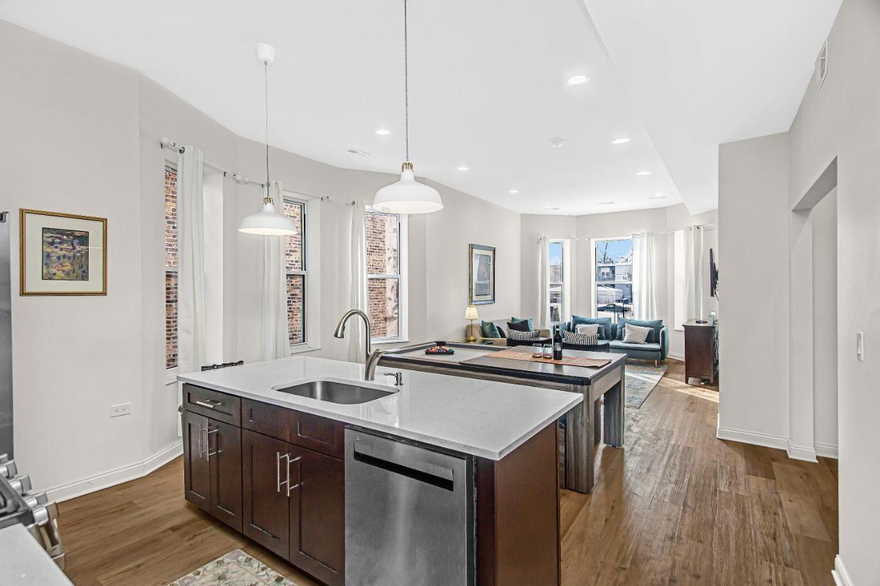 Modern 4Br Just A Block From Cta Pink Line With Pool Table Free Parking Apartment Chicago Exterior photo