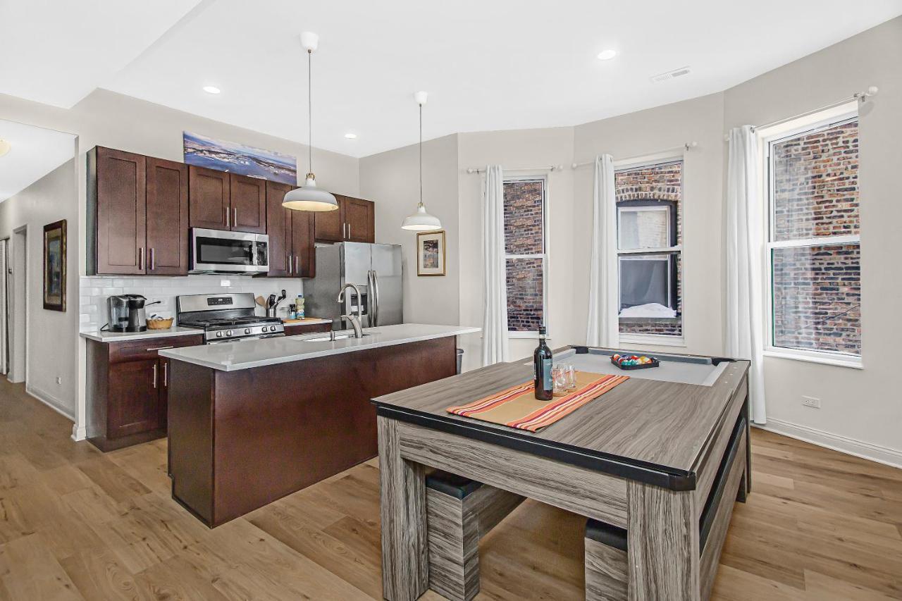 Modern 4Br Just A Block From Cta Pink Line With Pool Table Free Parking Apartment Chicago Exterior photo