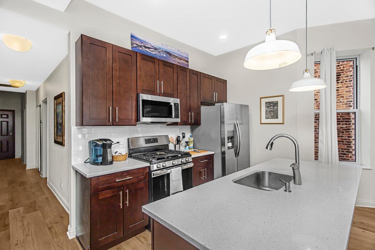 Modern 4Br Just A Block From Cta Pink Line With Pool Table Free Parking Apartment Chicago Exterior photo