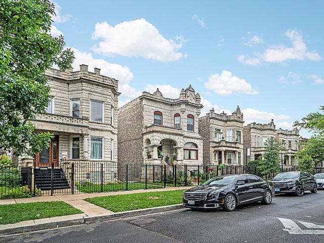 Modern 4Br Just A Block From Cta Pink Line With Pool Table Free Parking Apartment Chicago Exterior photo