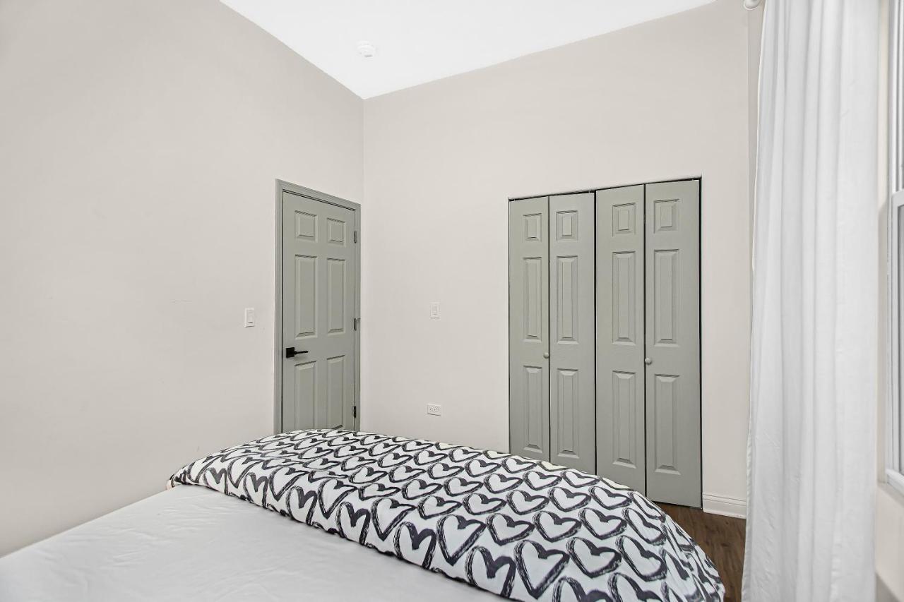 Modern 4Br Just A Block From Cta Pink Line With Pool Table Free Parking Apartment Chicago Exterior photo
